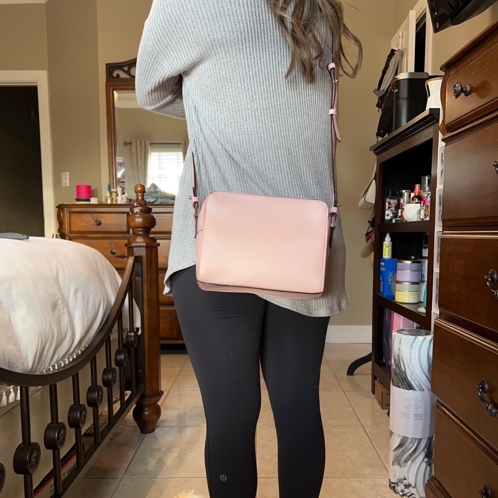 Forever 21 pink crossbody - Picture 3 of 9